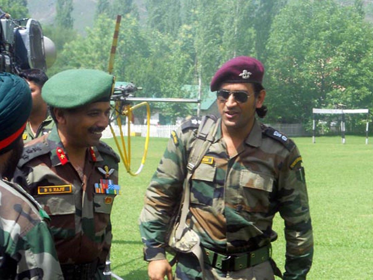 1565346547 dhoni 2