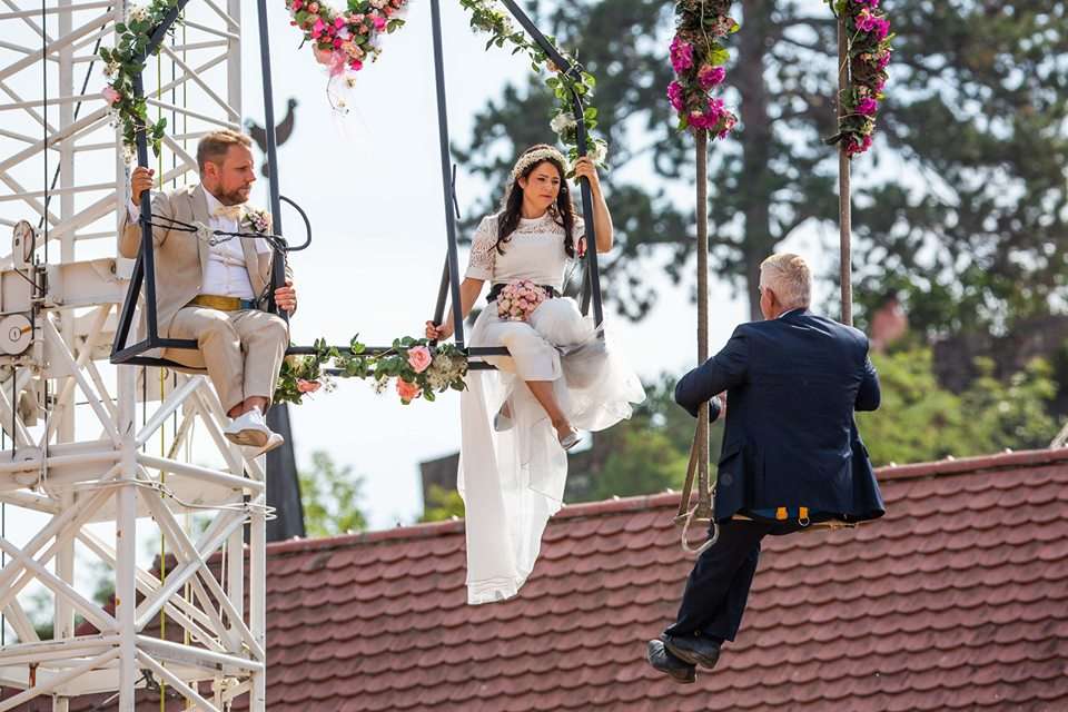 1568879916 couple marriage in mid air