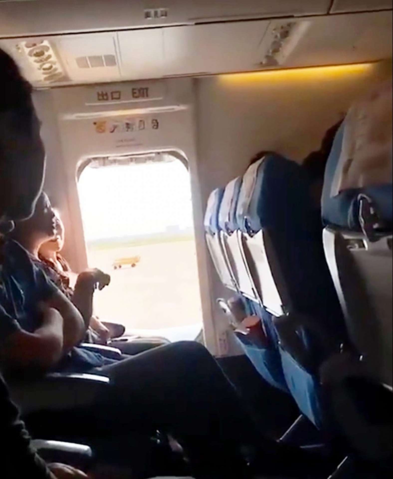 1569501879 emergency plane