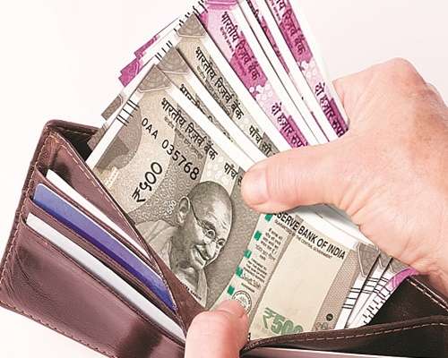 1574756316 cash in purse