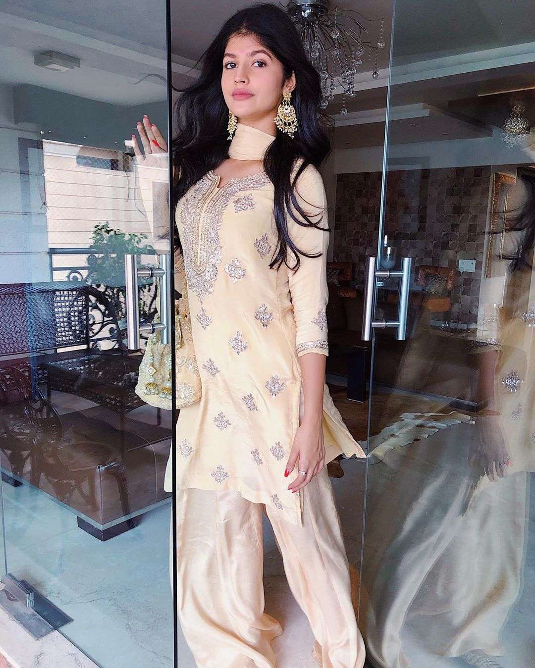 1577695770 anjni