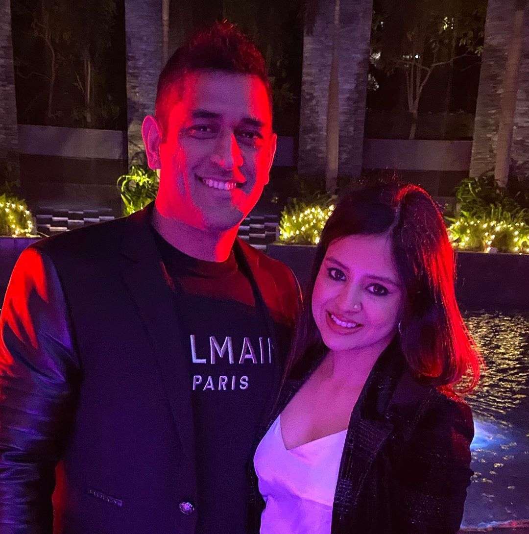 1578552601 dhoni sakshi