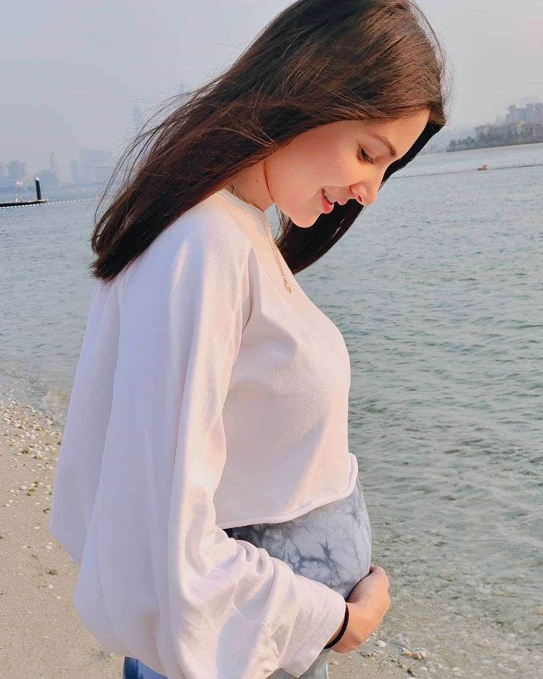 1601035711 anushka