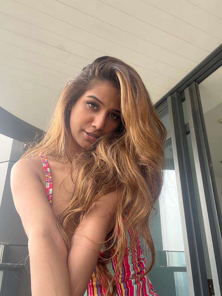 1644041746 poonam pandey 3