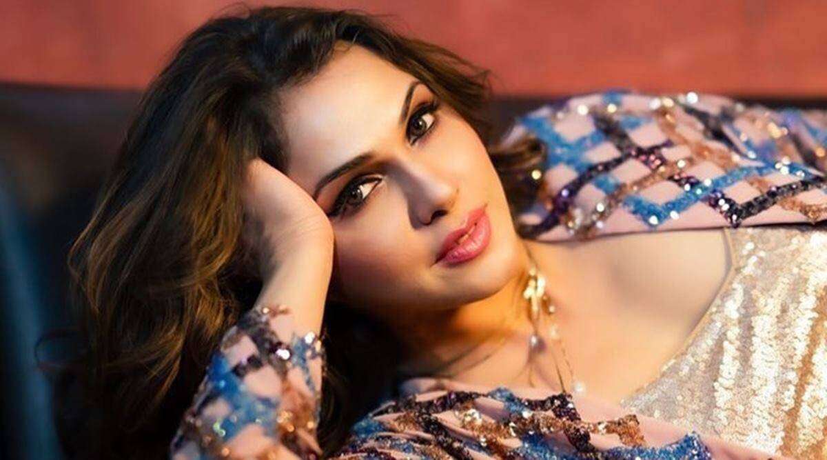 1650699804 isha koppikar 1200