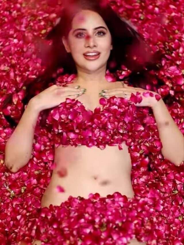1658900414 cropped urfi javed1