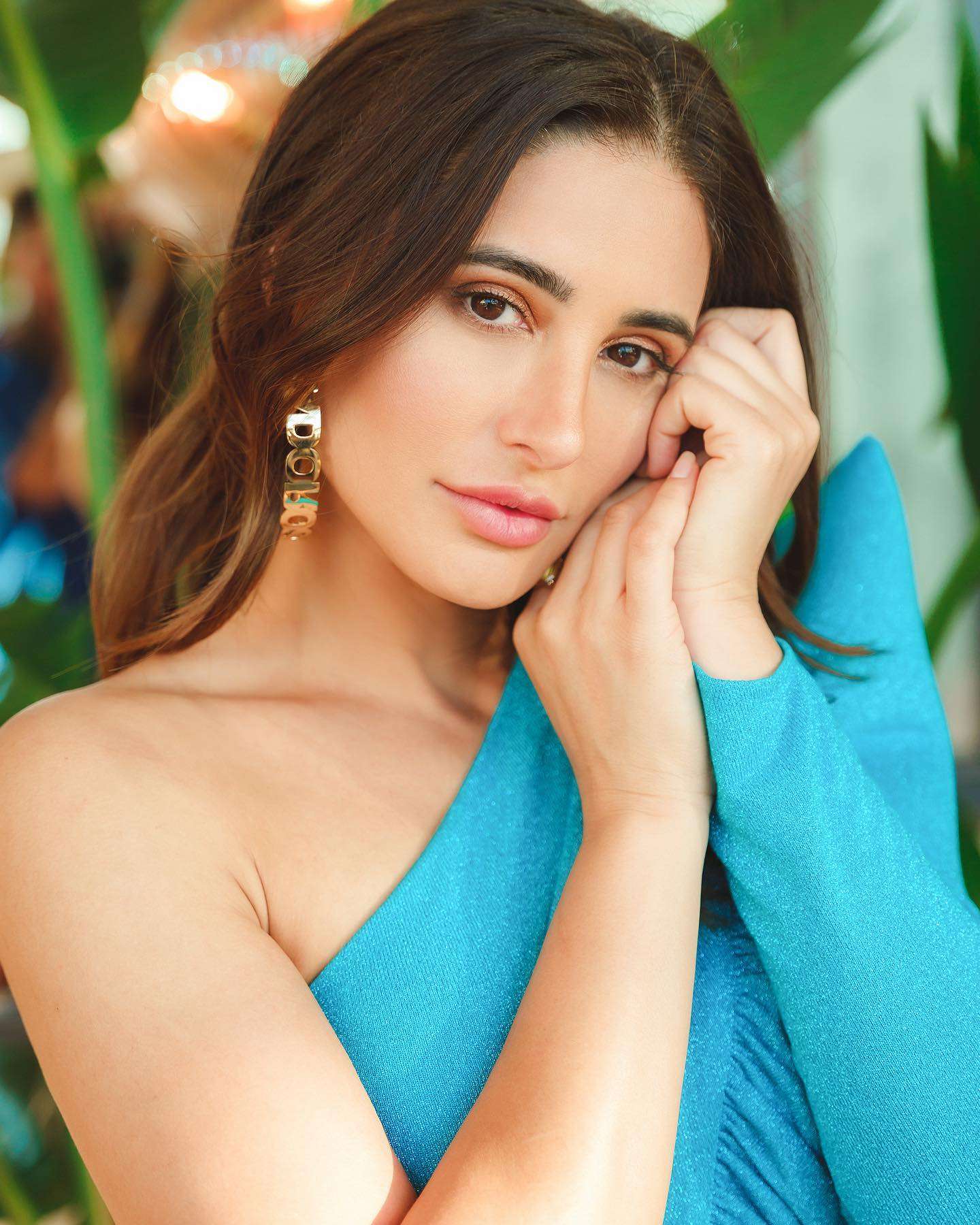 1665814734 nargis fakhri oozes like divine beauty in one shoulder blue outfit see pics 2