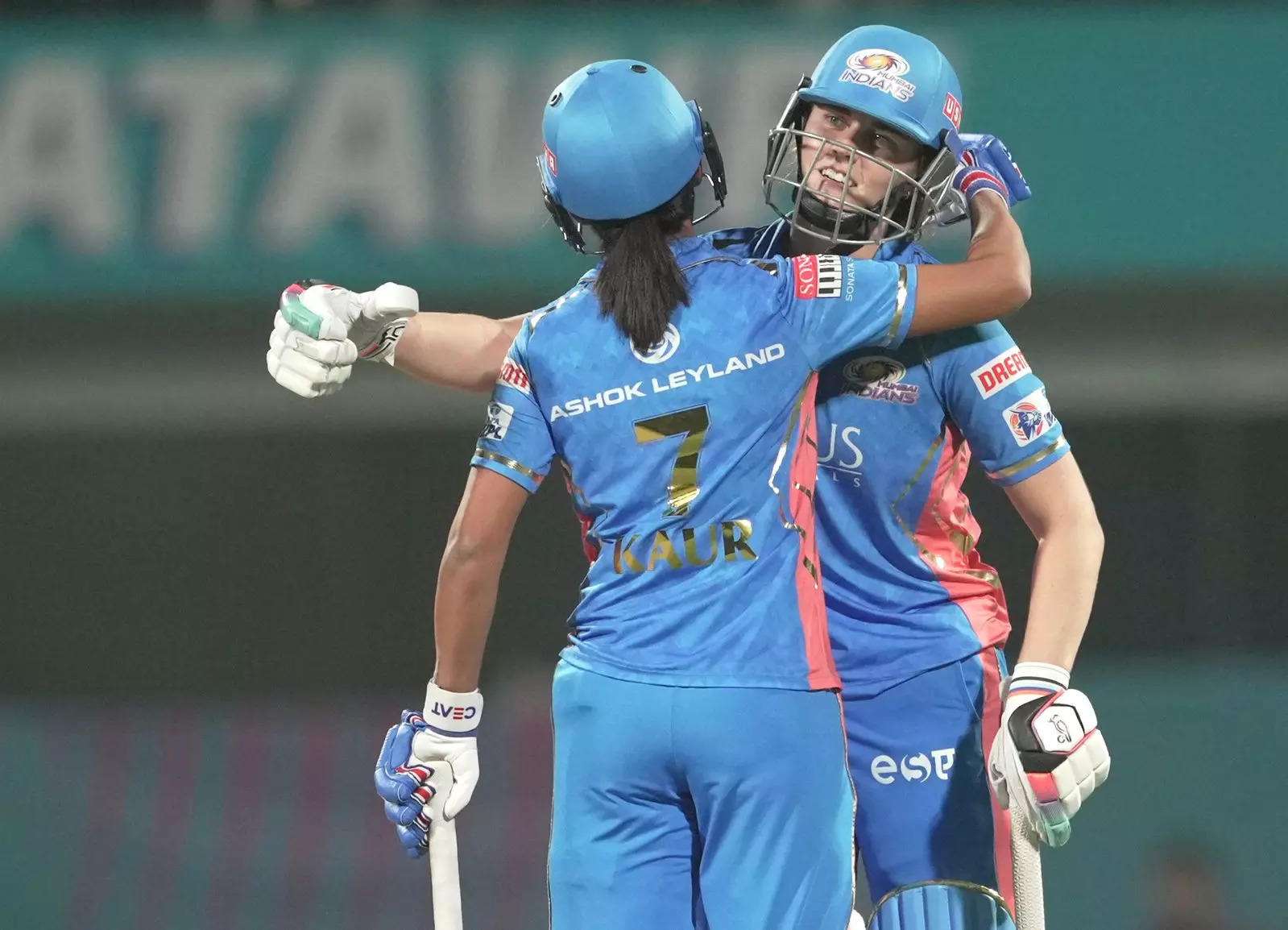 1679822069 harmanpreet kaur and nat sciver brunt