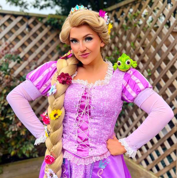 1682160861 teacher turned disney princess 64425420ac946