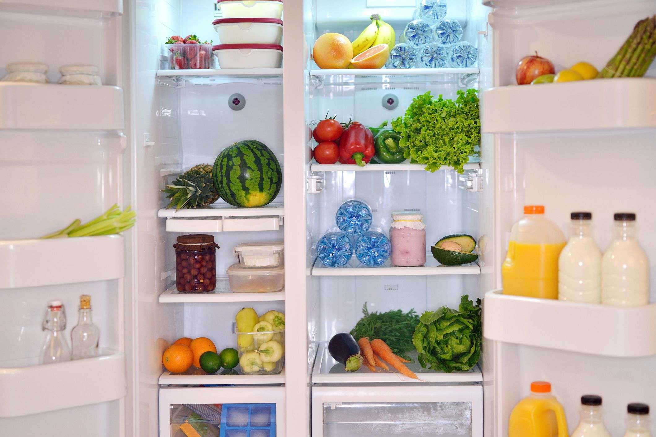 1687506341 organising your fridge right 1647347072