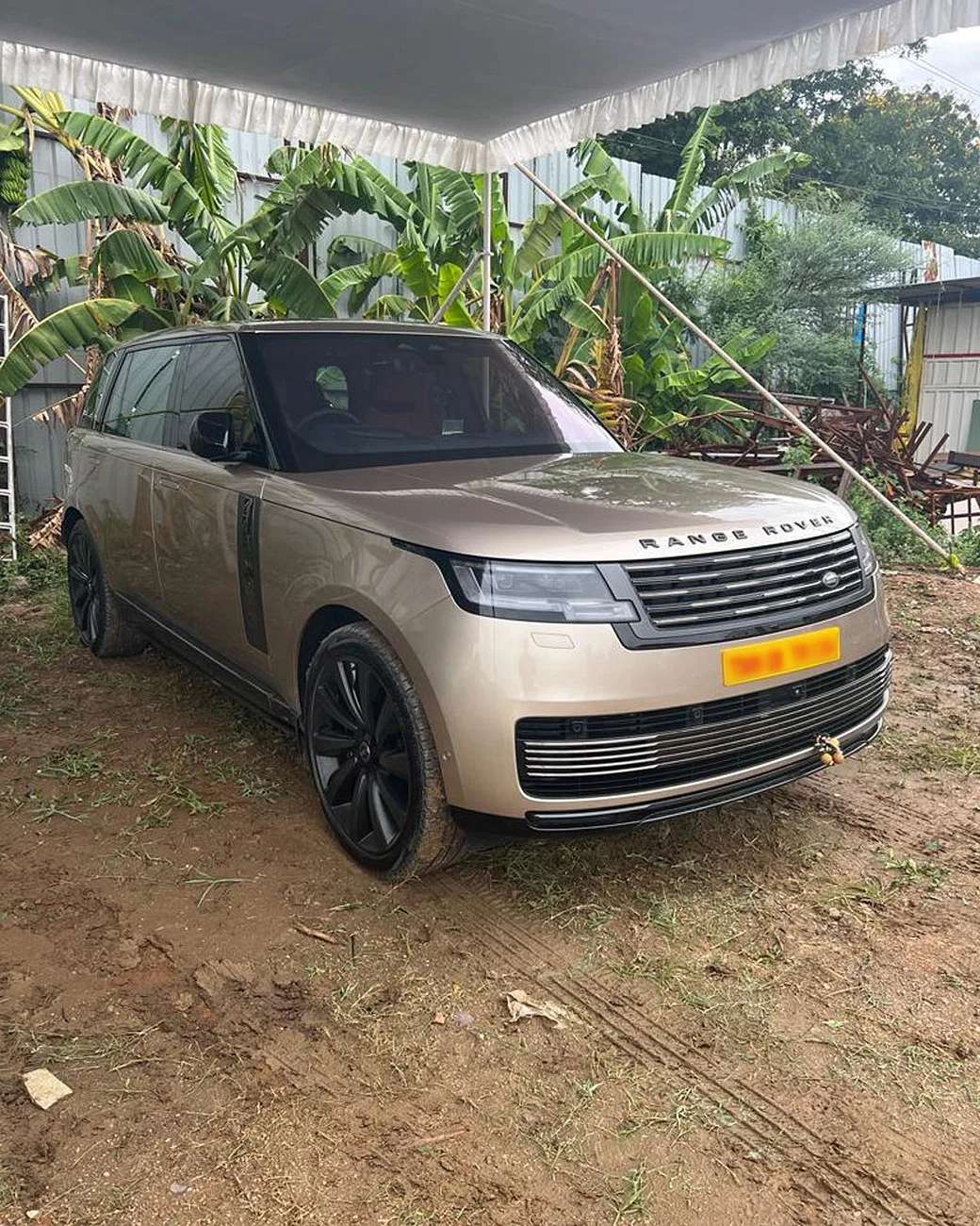 1687768056 mahesh babu car