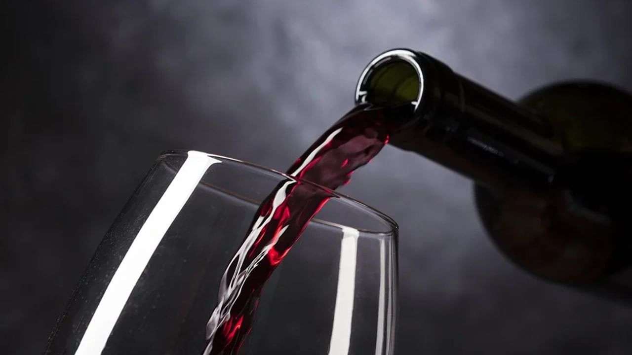 1688021475 wine bottle
