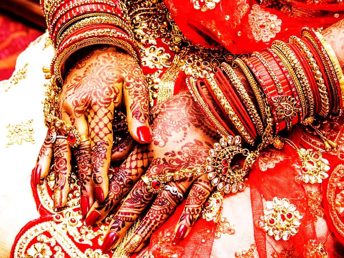 1689400301 bride