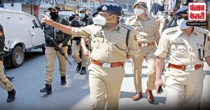 J&K : कश्मीर में पुलिस ने पत्रकारों के घरों पर मारे छापे, ऑनलाइन धमकियां मिलने के बाद की कार्रवाई