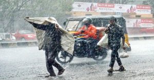 बिहार में मौसम ले रहा है करवट, 10 जिलों में तेज आंधी-बारिश के आसार