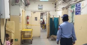 दिल्ली के GTB Hospital में फायरिंग, इलाज कराने आए एक शख्स की मौत