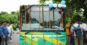 Delhi में Mohalla Bus सेवा का ट्रायल शुरू, अन्य बसों की तरह होगा किराया
