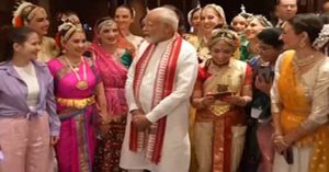PM Modi in Russia : रूसी सांस्कृतिक कलाकारों से पीएम मोदी ने की मुलाकात, पूछे ये सवाल