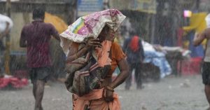 Keral News: केरल में तेज बारिश का सिलसिला जारी, शहर के कई इलाके जलमग्न