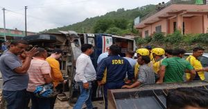 Almora Bus Accident: अल्मोड़ा में हुआ भीषण सड़क हादसा, बस पलटने से 6 घायल