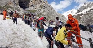Amarnath Yatra: बाबा बर्फानी के दर्शन करने वाले श्रद्धालुओं की संख्या चार लाख के पार पहुंची