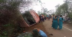 Haryana: पिंजौर में बस पलटने से 40 स्कूली छात्र घायल, परिवहन मंत्री बच्चों से मिलने अस्पताल पहुंचे