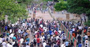 बांग्लादेश में आरक्षण विरोधी हिंसक प्रदर्शन हुआ तेज, पूरे देश में लगाया गया कर्फ्यू, इंटरनेट सेवाएं बंद
