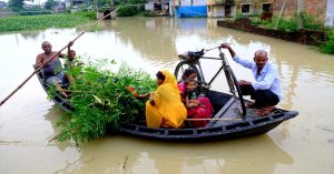 बलरामपुर में बाढ़ से लगभग 100 गांव जलमग्न, CM योगी आज करेंगे प्रभावित क्षेत्रों का दौरा