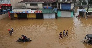 Amit Shah : बाढ़ की स्थिति पर गृह मंत्री ने असम, यूपी और गुजरात के मुख्यमंत्रियों से बात कर केंद्रीय सहायता का दिया आश्वासन