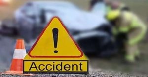 Road accident in Hathras : हाथरस में ट्रक से टकराई बस, 2 की मौत, 16 घायल