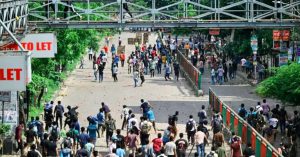 World News: बांग्लादेश में आरक्षण के खिलाफ हिंसक प्रदर्शन, झड़प में 18 लोगों की मौत