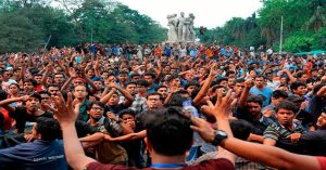 World News: बांग्लादेश में आरक्षण को लेकर हंगामा, प्रदर्शन में अब तक 4 की मौत