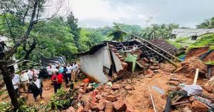 कर्नाटक में भारी बारिश : घर की दीवार गिरने से दो बच्चों समेत तीन लोगों की मौत